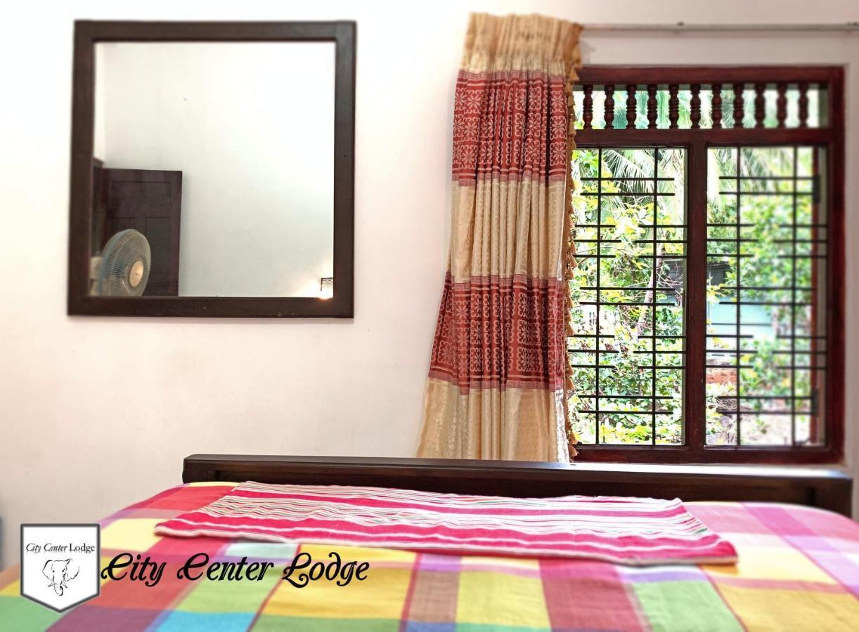 City Centre Lodge Ponnarankulama Exterior photo