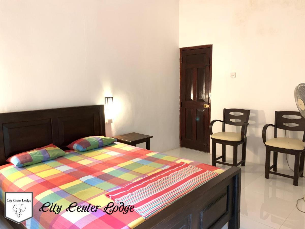 City Centre Lodge Ponnarankulama Exterior photo
